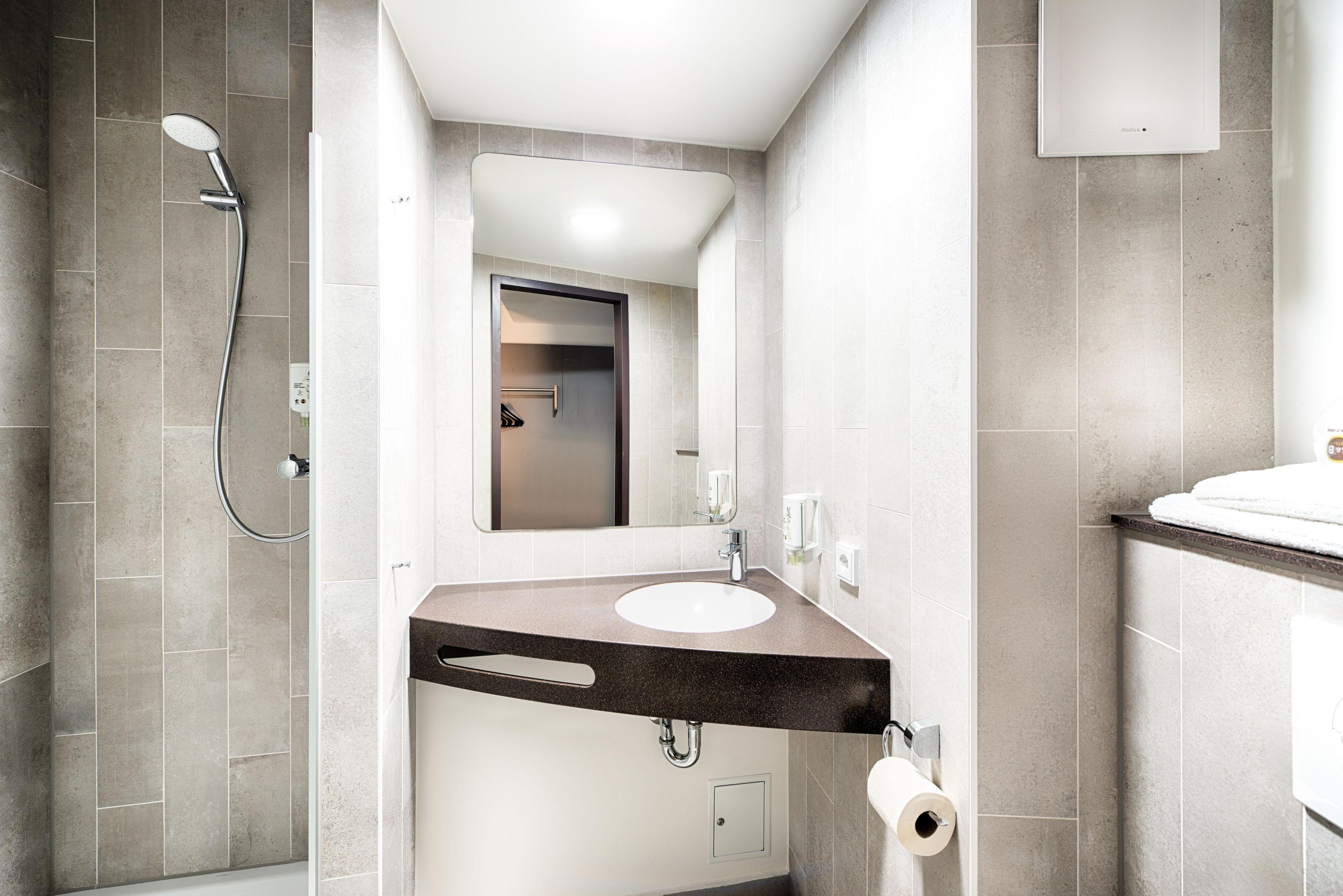 B&B Hotel Rostock City-West Экстерьер фото