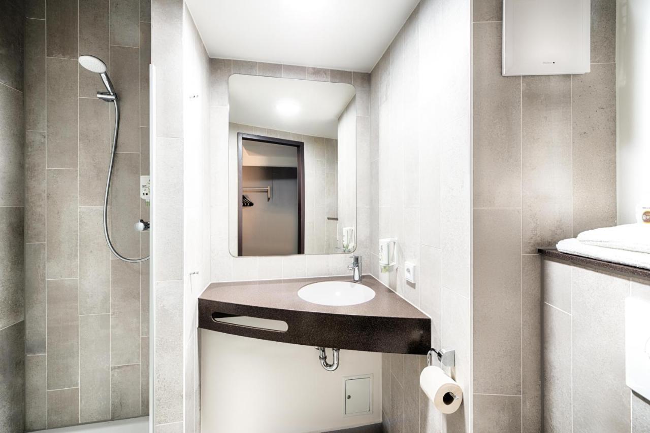 B&B Hotel Rostock City-West Экстерьер фото